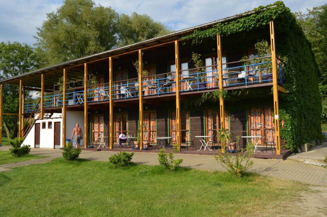 Lavka Park Skochovice 호텔 Vrané nad Vltavou 외부 사진